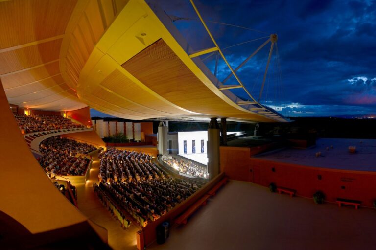 theater1 768x511