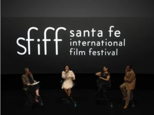 People sitting at Sfiff