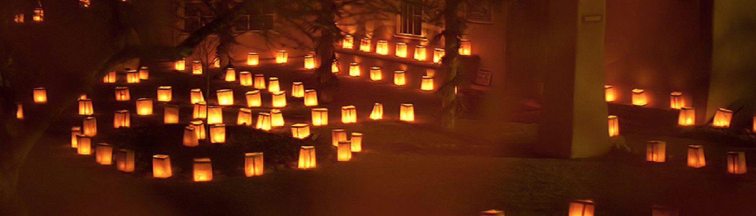 Canyon Road Farolito Walk